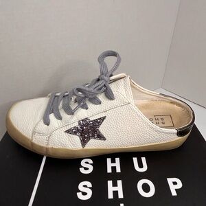 ShuShop‎ White and Gray Star Sneakers Slip-On